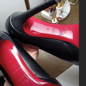 Christian Louboutin Classic Pumps